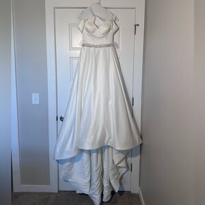 David's Bridal Elegant White Wedding Dress